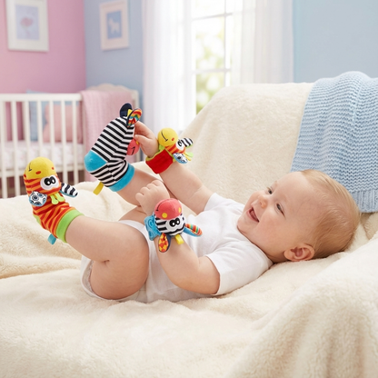 “Sensorische baby sokjes en armbandje, een knuffelig speelkameraadje”